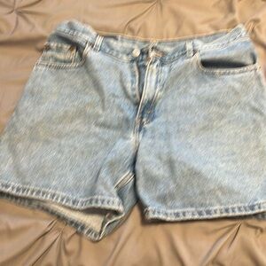 Levi’s 555 guys fit denim shorts